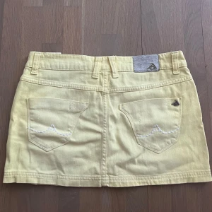 Jeanskjol - Helt ny jeanskjol. Kontakta vid frågor eller intresse💕