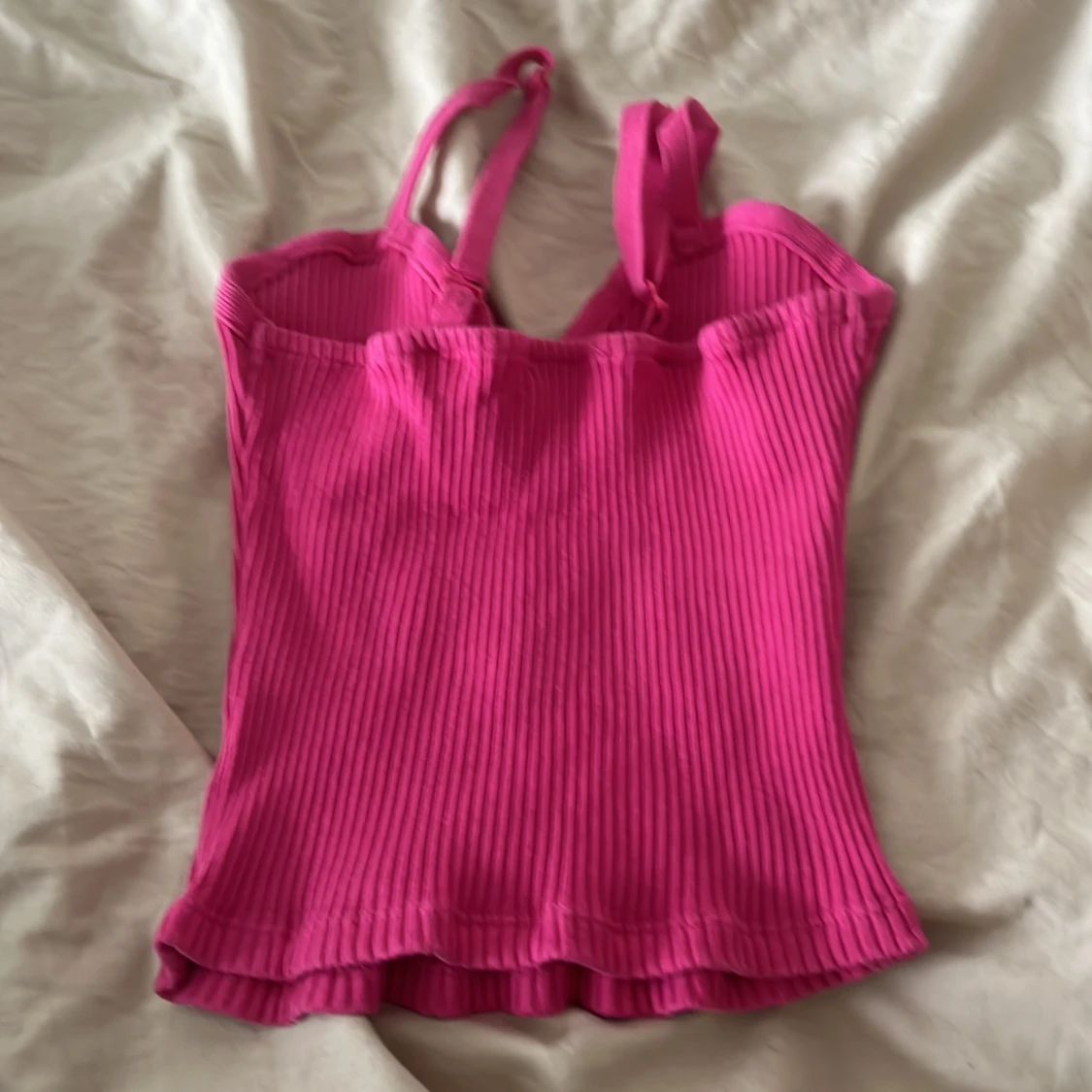 Rosa ribbad linnetopp från Zara - 90