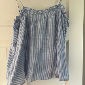 Randigt linne - Ett jättegulligt linne från hm som tyvärr inte kommer till användning 
