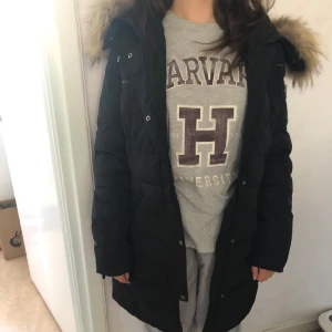 Vinter Jacka  - Fin välvårdad vinter jacka med äkta päls från Roco Baroco i storlek 40, dam. 