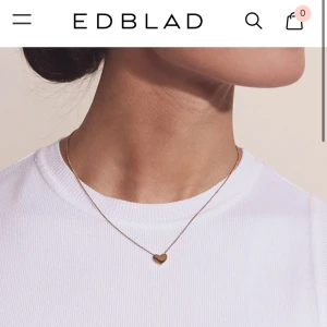 Halsband edblad  - Guldigt hjärt halsband från Edblad💞Det är använt men det har inte tappat färg eller så. Nypris är 299kr