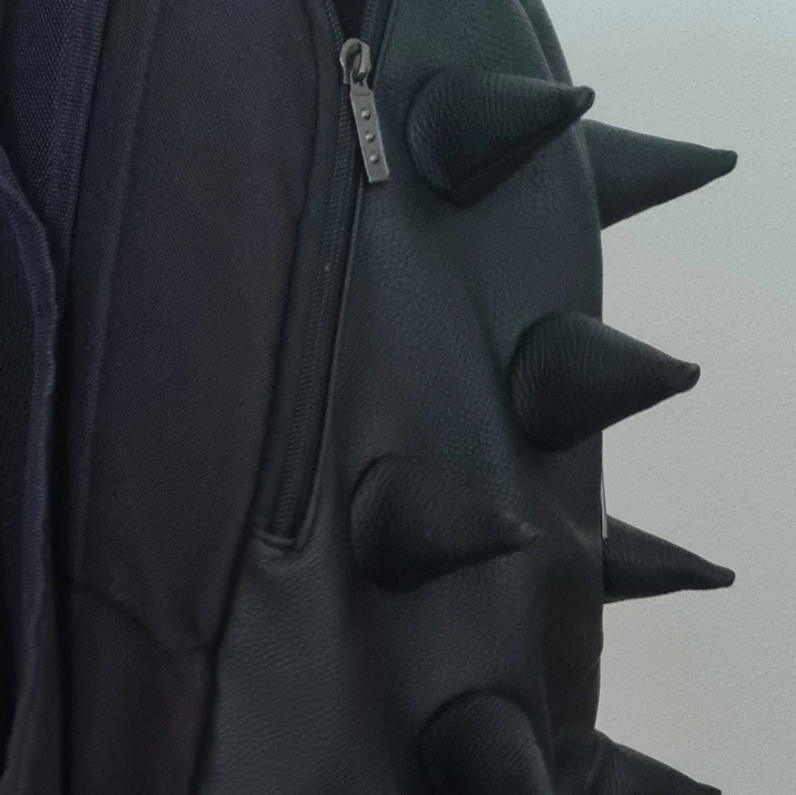 Madpax svart taggig ryggsäck - 90