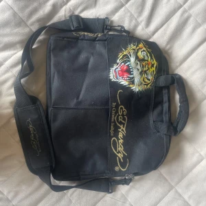 Ed Hardy datorväska - ascool ed Hardy datorväska, perfekt nu inför skolstart🫶🏻