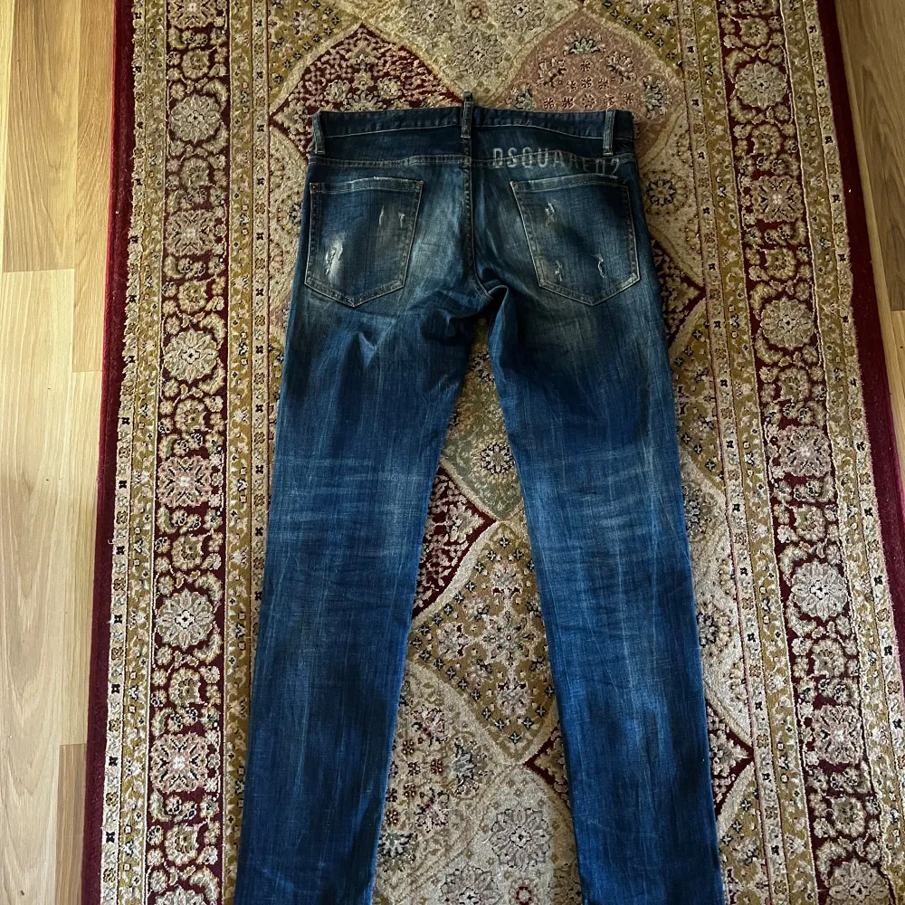 Ett par jätte häftiga Dsquerd 2 jeans  Dem är Slim fit  Dem är äkta grabbar!. Jeans & Byxor.