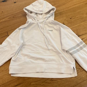 Vit stronger tröja  - Fin vit tröja från stronger i Jätte bra skick!