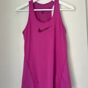 Nike tränings top rosa/lila 
