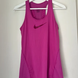 Nike tränings top  - Nike tränings top rosa/lila 