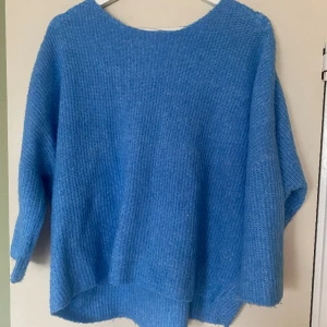 Stickad t shirt - Stickad t shirt med trekvartsärm. Använd va 3 gånger, inga defekter💕💕