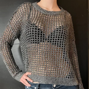 Silvrig tröja - Cool stickad tröja i silverglittrigt garn