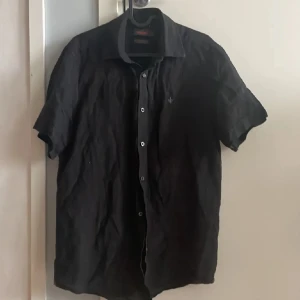 Morris Linne Skjorta - Snygg Morris linne skjorta. Använd ett fåtal gånger, inga defekter. Pris kan diskuteras