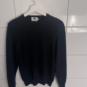 Nn07 tröja - En näst intill ny Nn07 tröja som är riktigt skön nu till våren