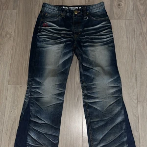 BIGTRAIN jeans - Bigtrain jeans storlek W34 L32, baggy asf fett bra material särskilt på emblemet bak, jalla kom priv för mer bilder elr mer info