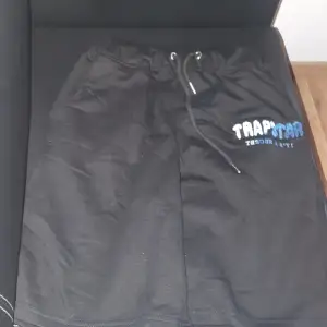 Nya trapstar shorts strlk M/L