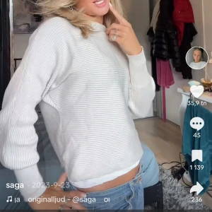 Populär tröja - Jättefin och populär tröja som passar till allt. Den är i toppskick, ändats lite skrynklig men går att lösa med strykjärn🥰 skriv vid funderingar