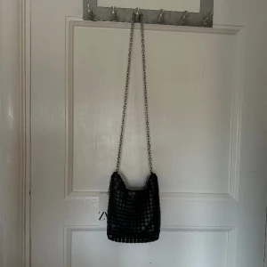 Väska - Helt oanvänd väska från zara. Nypris 399kr 
