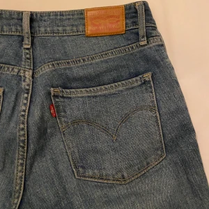 Levis Jeans 28”  - Sydd vid byxlinningen pga gick hål. I övrigt bra skick.