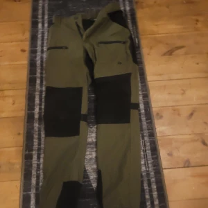 Friluftsbyxor herr lager - Helt nya nästan säljes från lager strl s
