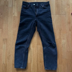 Jeans - Stentvättade svarta jeans