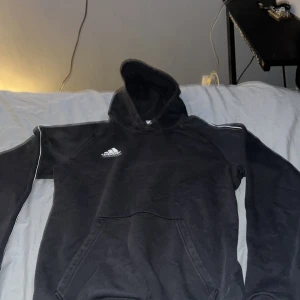 Adidas tränings tröja - En knappt använd adidas tränings tröja