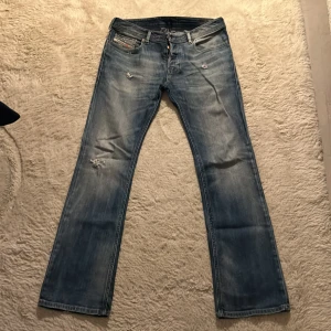 Diesel Zatiny Bootcut - Asfeta diesel jeans 30/32 Hyfsat slim vid låren men flared nertill  Skick 7/10, använda en del