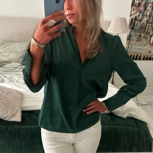 Finaste gröna blusen💚🤍 - Grön blus i den perfekta gröna färgen enligt mig💚🤍