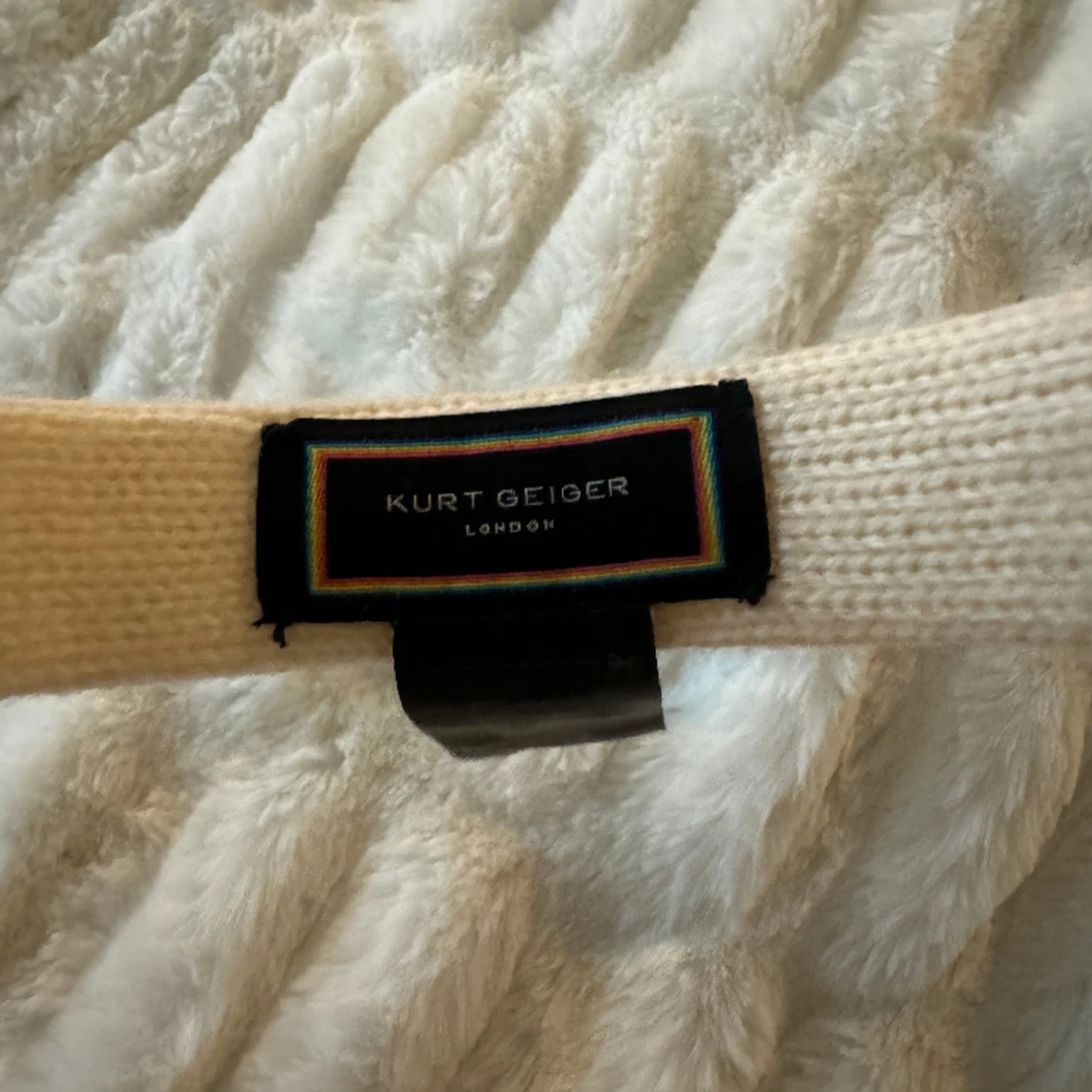 KURT GEIGER ÖRONMUFFAR - 76