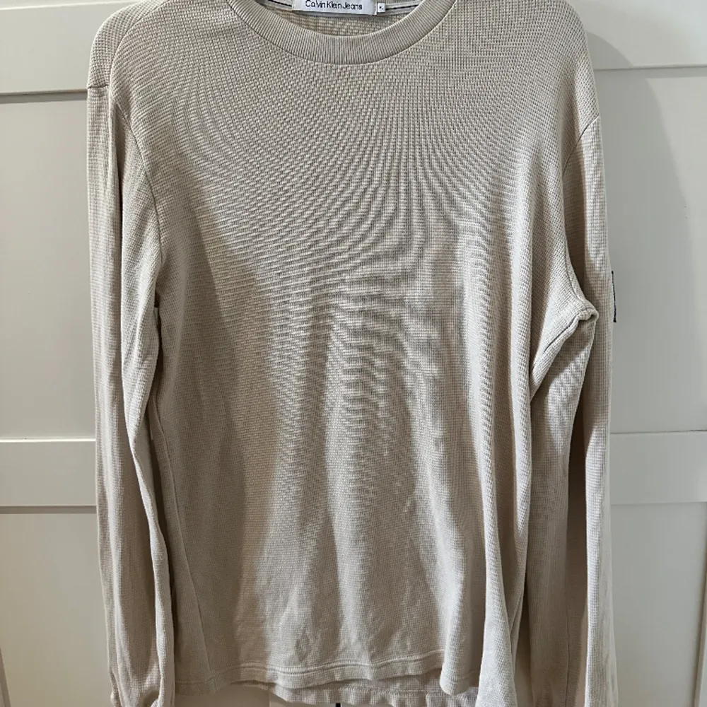 Calvin Klein sweatshirt, använda Max 2 gånger. Storlek: XL . Tröjor & Koftor.