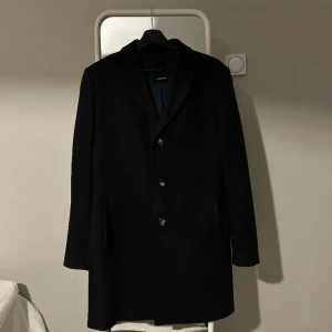 J Lindeberg - Tja, säljer min as snygga J Lindeberg rock som passar till allt. Skick 9/10 då den knappast är använd. Pris kan diskuteras  Mvh