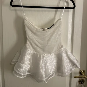 Bandeau topp - Bandeau/Peplum topp i roligt och festligt material. 