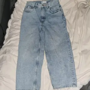 Ett par jätte snygga mom jeans från Zara🎀 Är för små för mig så vill sälja de till någon som vill använda de💕