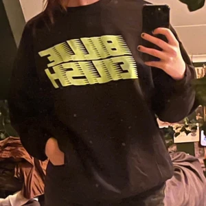 billie eilish sweatshirt  - otroligt bekväm använts några gånger men i bra skick!