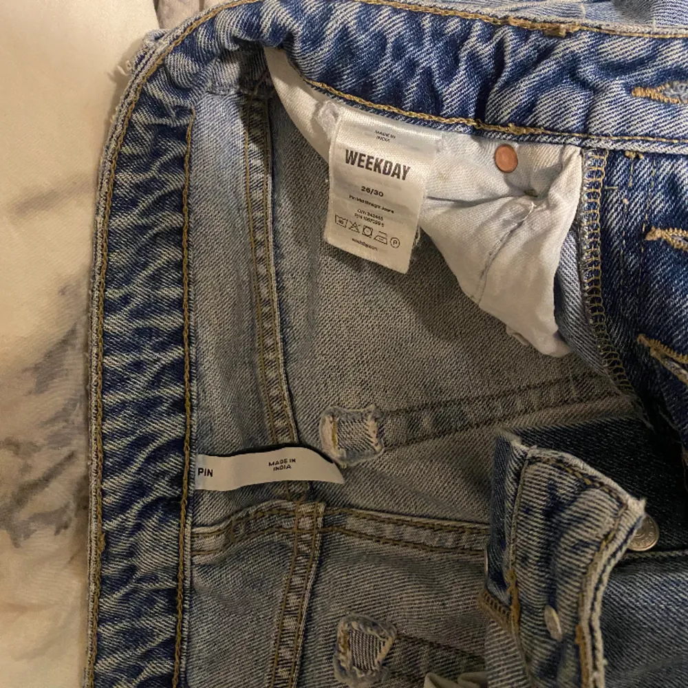 Jättefina jeans från weekday modell ”pin”❣️  Älskar dessa jeans men tyvärr är de för korta för mig som är 168❤️  Köpta för runt 550kr. Jeans & Byxor.