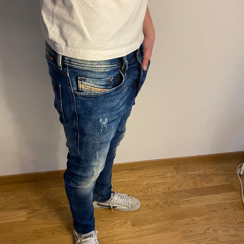 Modell: 186cm  Riktigt snygga Disel jeans till våren!. Jeans & Byxor.