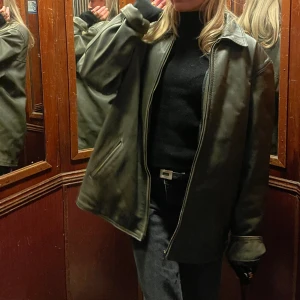 Vintage skinnjacka - Säljer nu min favoritjacka i läder som funkar till allt🥹🩷