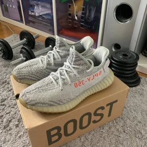 Yeezy 350 bluetint  - Skick 7/10  Box och alla tillbehör 