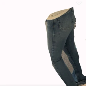 Säljer dessa low waist jeans - Säljer för 300kr