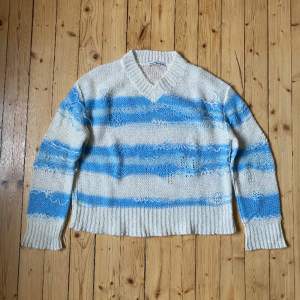 A grail status knit from Acne Studios that needs no introduction. Has barley been used. Size M, rare to find in this size. 
