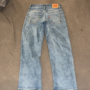 Levis jeans  - Levis jeans loose taper i storlek 15A. Använda 3 gånger.