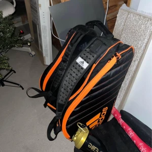 Adidas Padelväska - Frakt står köparen för 