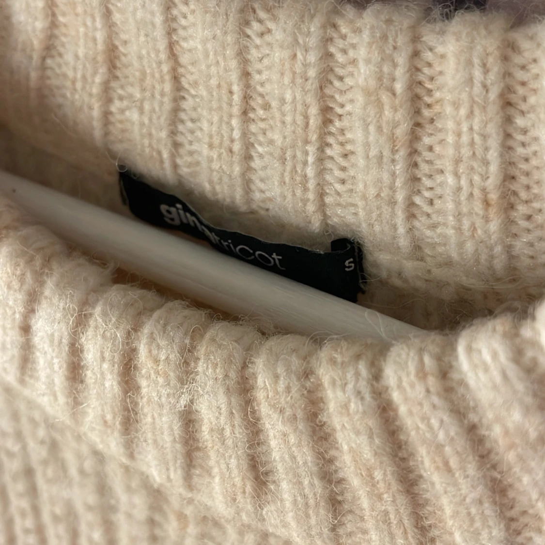 Beige stickad tröja  - 91