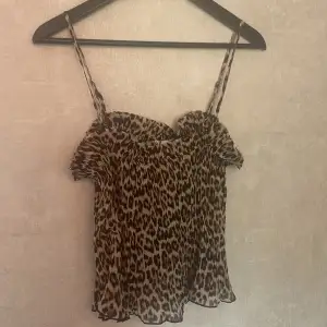 Leopard linne till sommaren💕 Säljes på grund av att ja ej använder de😊