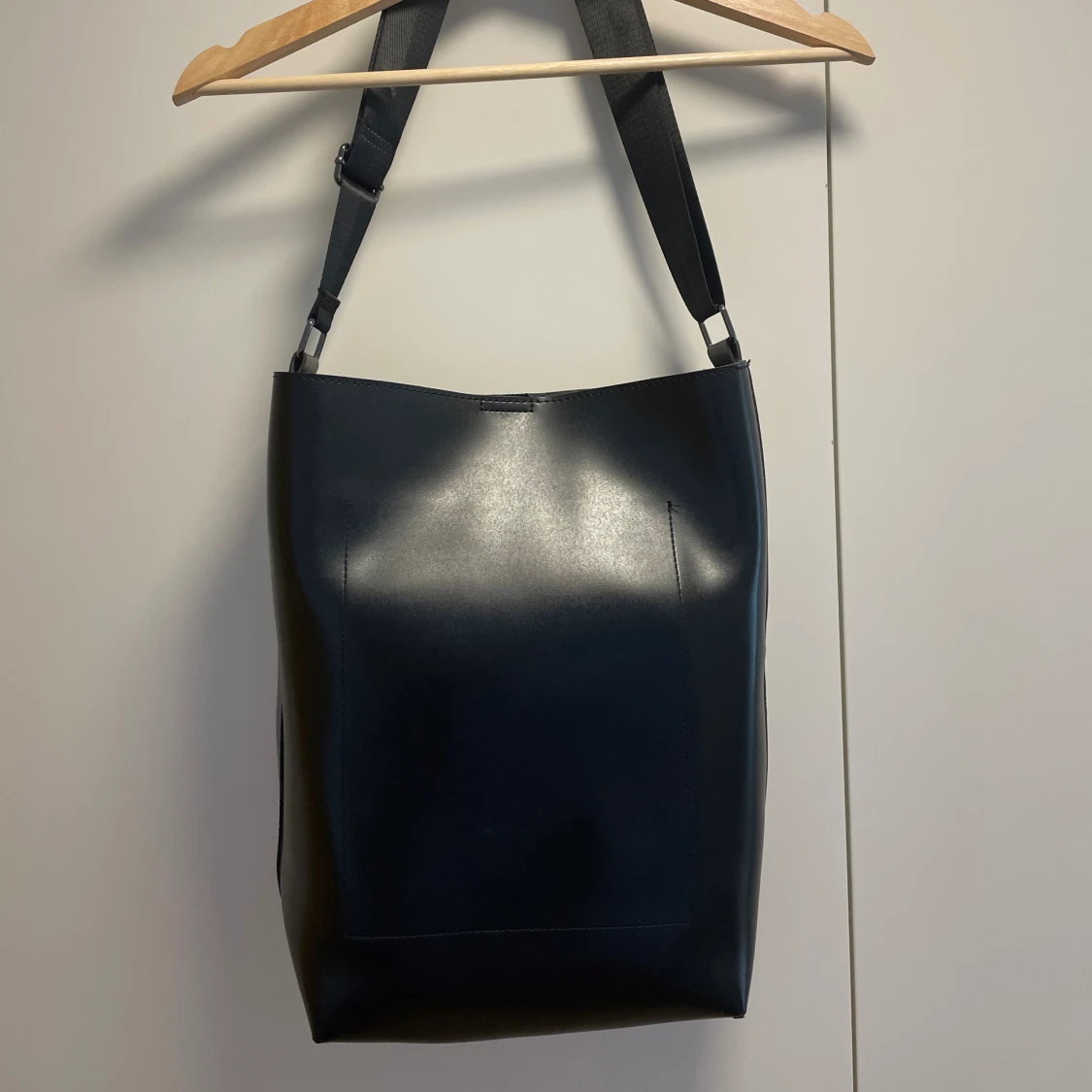 Svart rymlig väska - 90