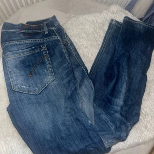 Dondup - Säljer ett par eftertraktade dondup jeans i toppen skick och ett svin bra pris. Model George. Skick: 8:10  Ny pris : 2 999kr 