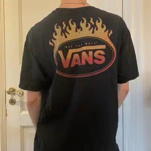 Vintage oversized Vans t-shirt / graphic tee med eld tryck på fram och baksida 🔥🛹🛹