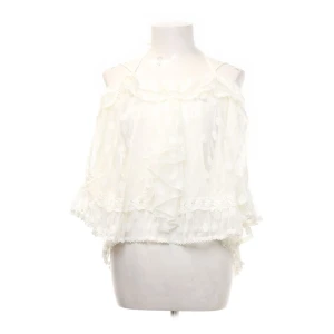 Blus - Blus med trekvartsärm i tyll! banden går även att ha som halterneck 💓