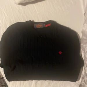 Morris sweatshirt - Riktigt snygg Morris tröja i storlek xs, den passar ungefär 165-170cm och är i väldigt fint skick. Det är 100% morino ull