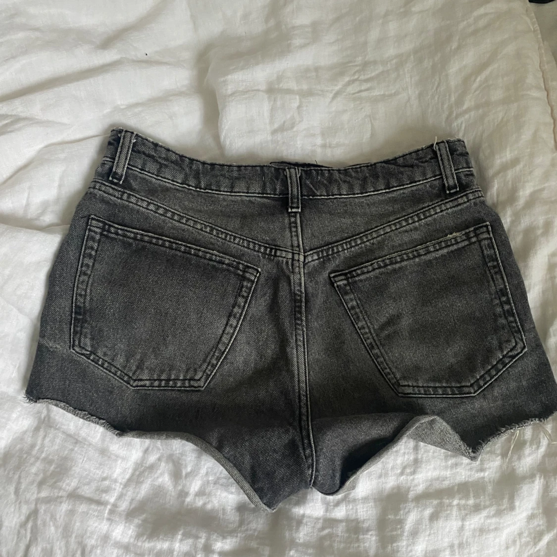 Gråa jeansshorts  - 91