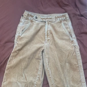Manchesterbyxor  - Säljer dessa otroliga Manchesterbyxor då jag har ett par andra liknande. Jag har vanligtvis small/36/W25, tyvärr finns ingen storleksangivelse i plagget. 