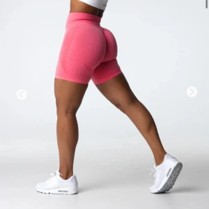 Oanvända träningsshorts från NVGTN - Köpte fel storlek, helt oanvända superfina träningsshorts från NVGTN, korallfärgade i storlek S 🤍