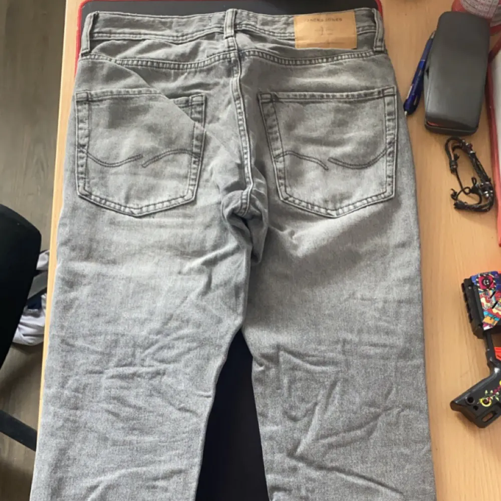 Tjena, säljer nu mina riktig fina Jack and Jones jeans för det inte passade. Jeans & Byxor.